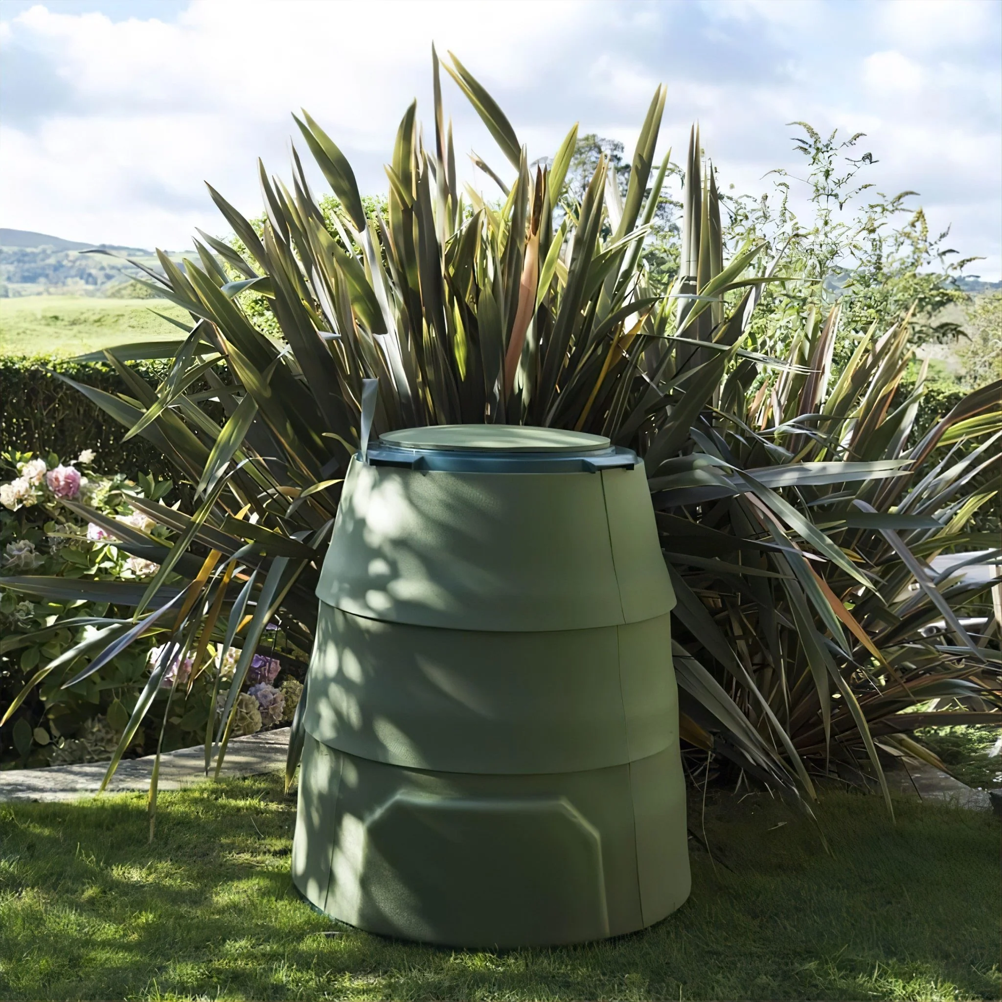 330L Green Johanna Compost Bin WITH Insulating Jacket - Image 3