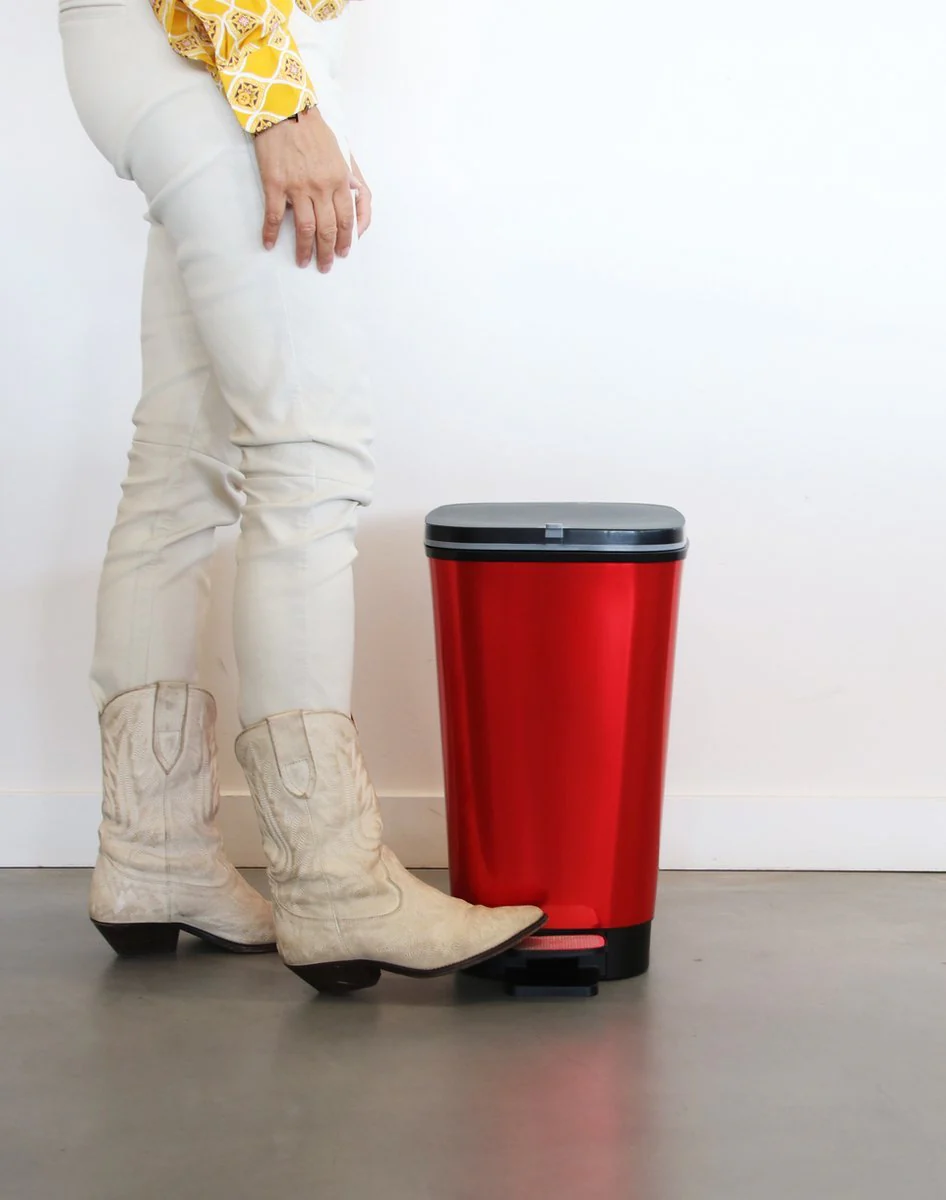 Curver Chic 35L Pedal Bin - Red - Image 7