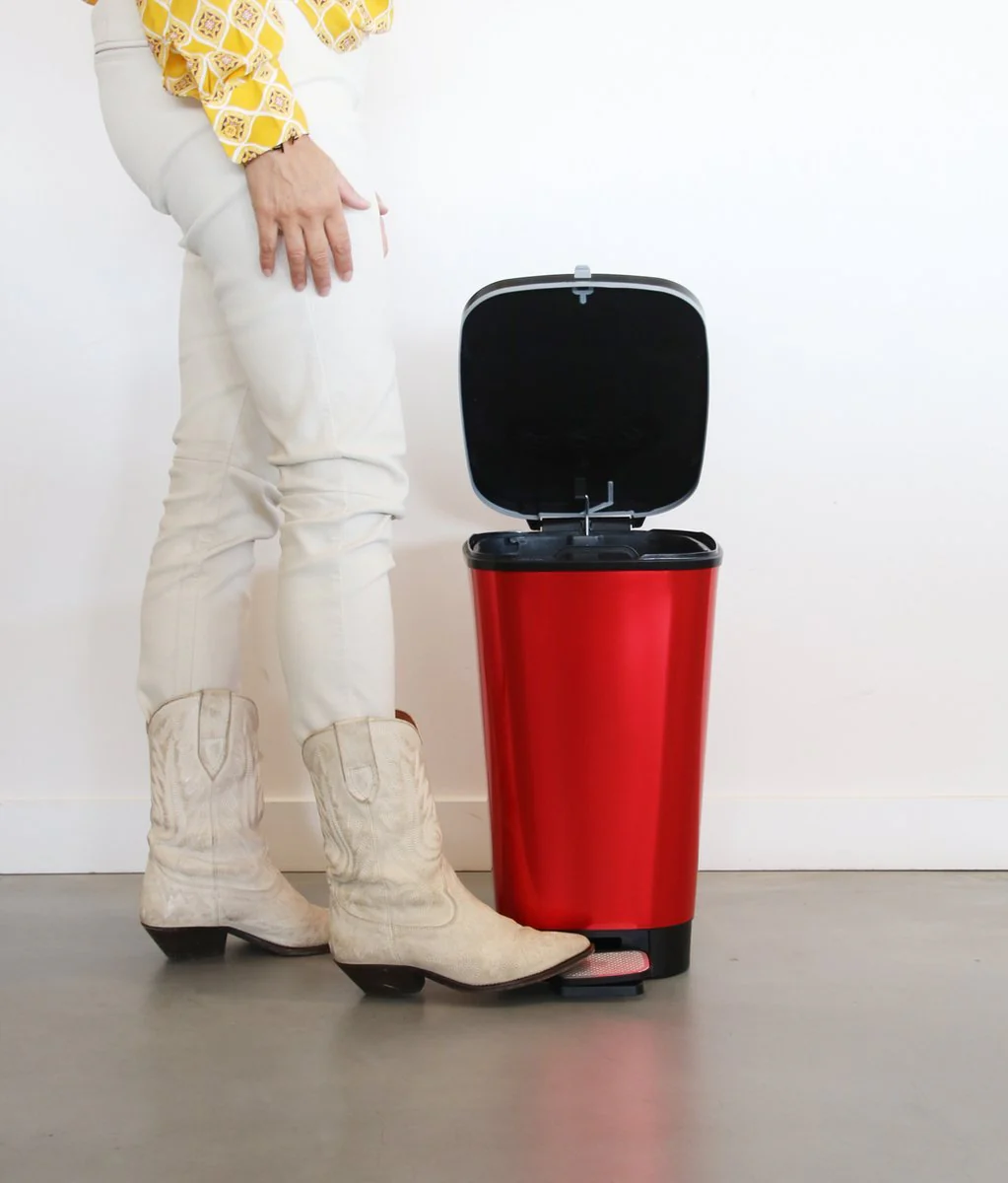 Curver Chic 35L Pedal Bin - Red - Image 8