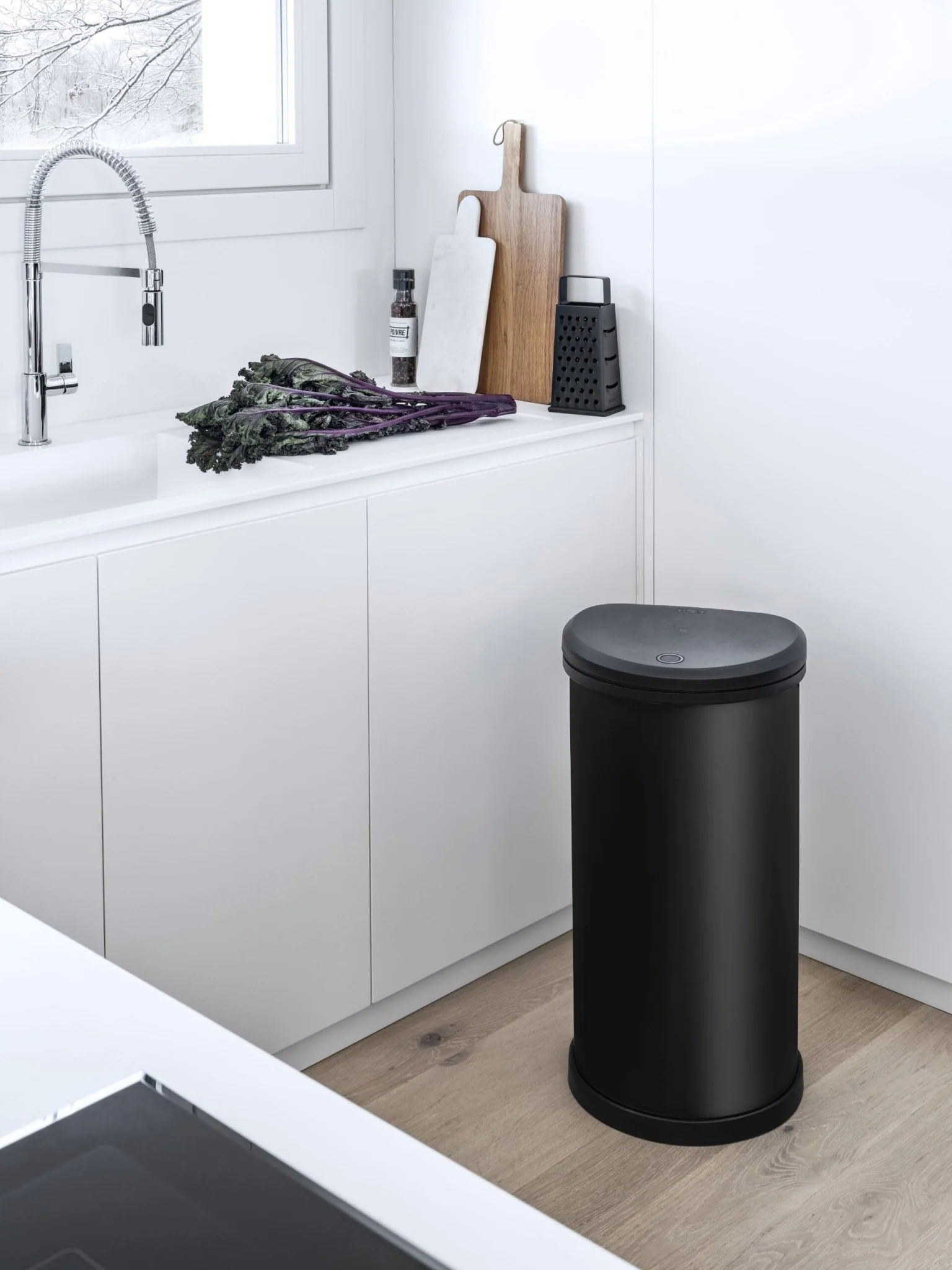 Curver Deco Touch Bin - 40L - Black - Image 2