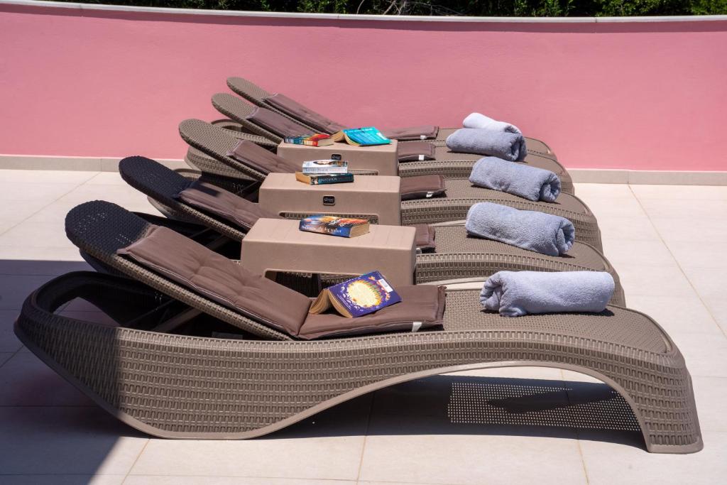 Keter Atlantic Sun Lounger - Brown - Image 5