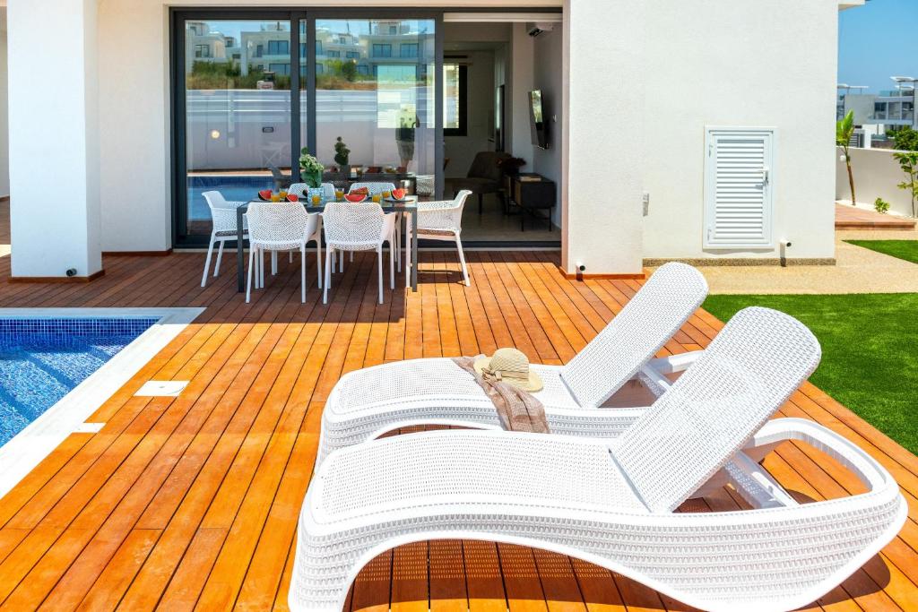 Keter Atlantic Sun Lounger - White - Image 10