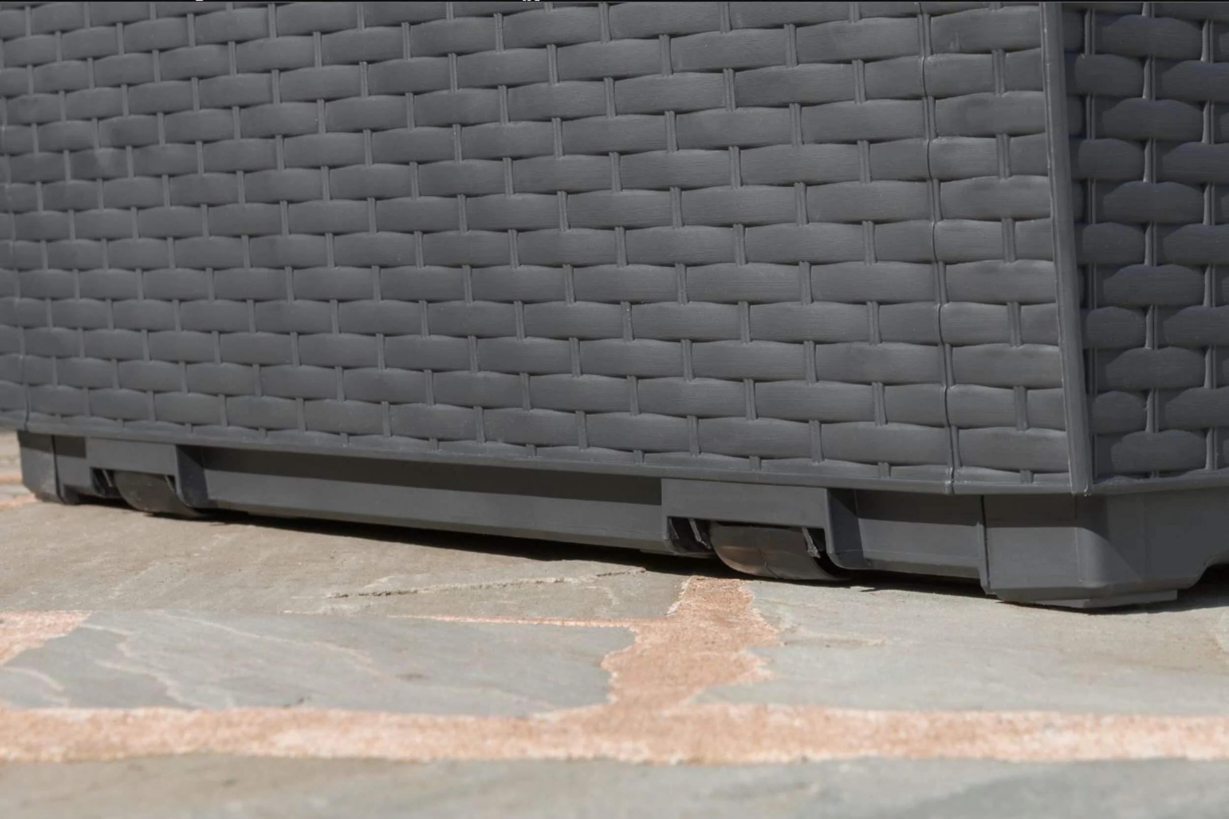 Keter Capri 305L Storage Box - Graphite - Image 7