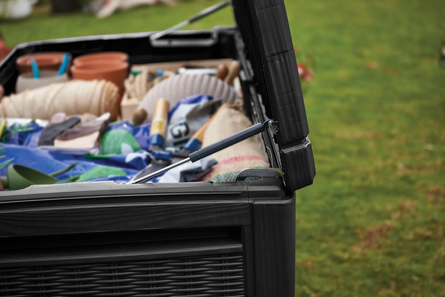Keter Sumatra 511L Storage Box - Graphite - Image 7