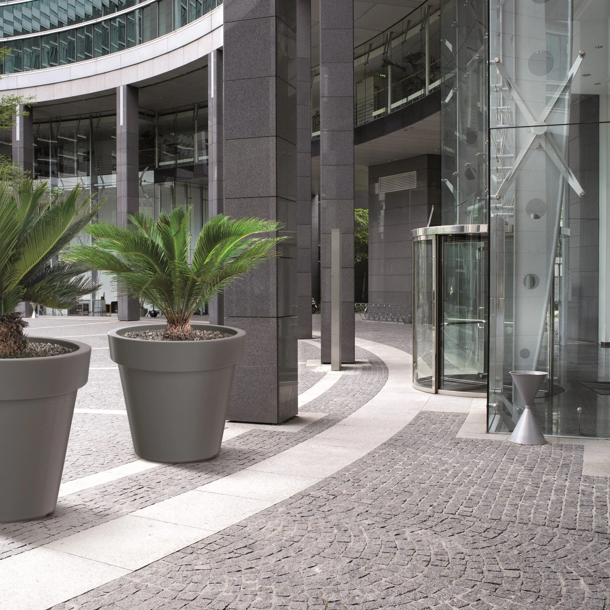 Lexo Round Planter 600 - Image 4