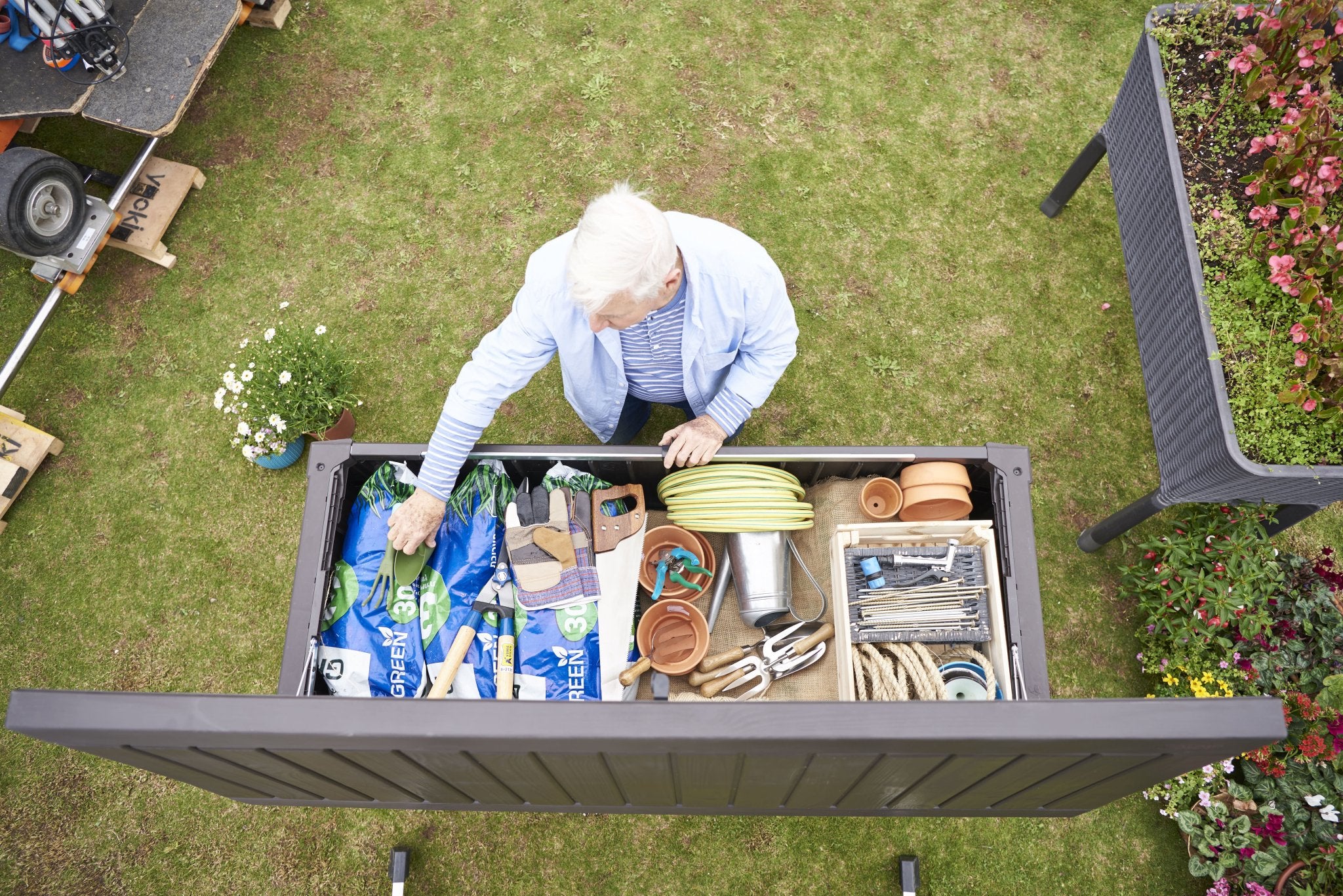 Keter Rockwood 570L Storage Box - Anthracite - Image 7